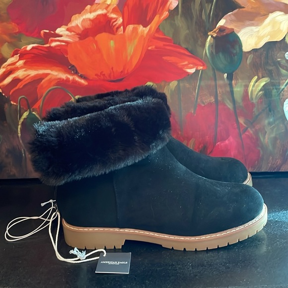 American Eagle Outfitters Shoes - NWT AMERICAN EAGLE OUTFITTERS boots 
with faux fur size 8.5